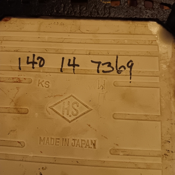 Cast iron trivet - Picture 2 of 2